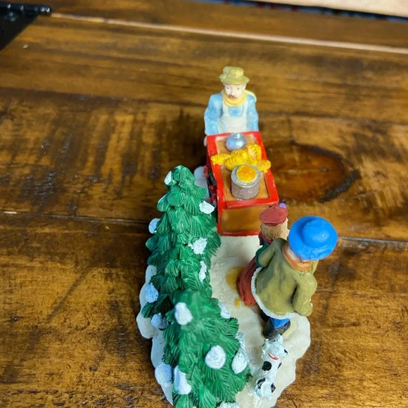 RITE AID CHRISTMAS VILLAGE FIGURE HOTDOG STAND 2.5”, no box. - Picture 4 of 7